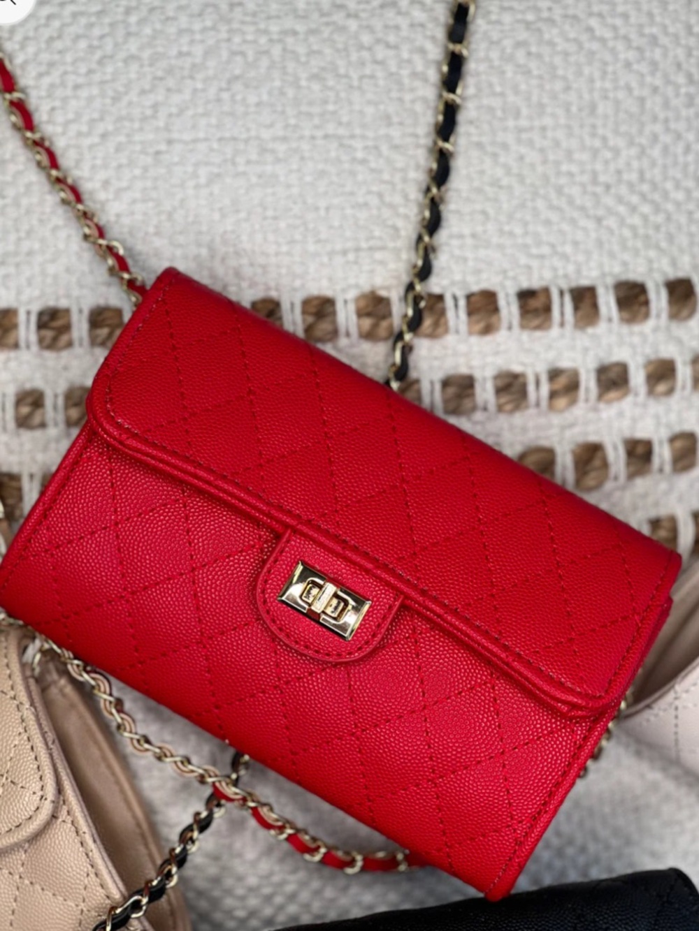 Red Wallet on Chain